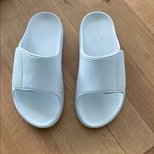OOFOS White Men's Sandals